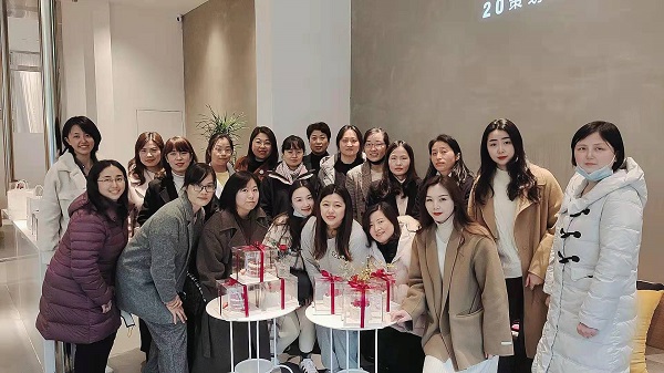 巧手做烘焙，甜蜜好时光——地产集团工会举行妇女节主题烘焙运动